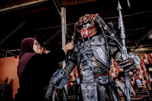 PREDATOR JUAL AYAM GUNTING