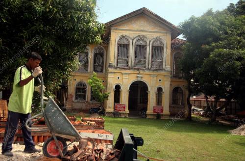 RUMAH WARISAN