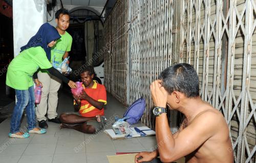 PG03_17032015_PELAJAR_MAKANAN