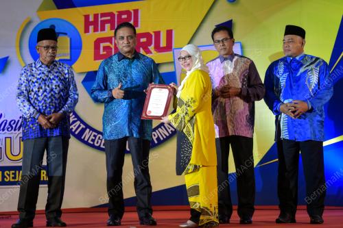 DATUK SERI REEZAL MERICAN NAINA MERICAN
