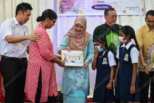 FADHLINA SIDEK