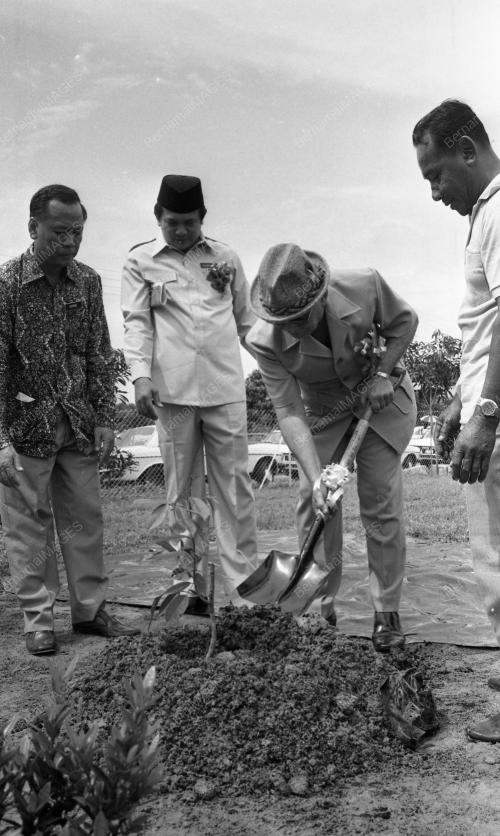 PG03_19012015_HARI_PETANI