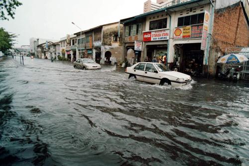 PG03_19022016_BANJIR_KERETA