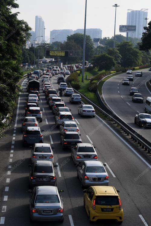KENDERAAN SESAK DI LEBUHRAYA
