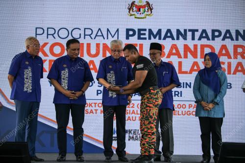 DATUK SERI ISMAIL SABRI YAAKOB