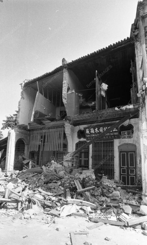 PG03_20052015_RUMAH_RUNTUH