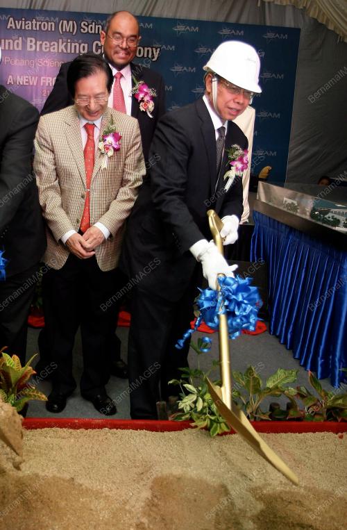 DATUK SERI MUSTAPA MOHAMED