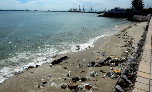 PG03_21072016_PANTAI_SAMPAH