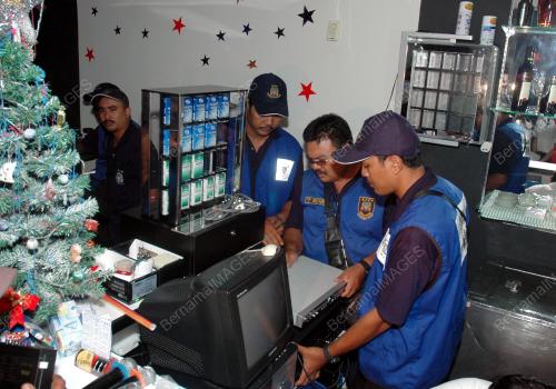 OPERASI PUSAT KARAOKE