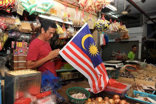 PG03_23082017_PENIAGA_BENDERA