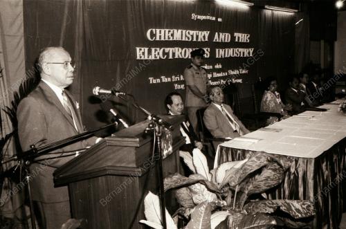 TUN TAN SRI DATUK DR HAJI HAMDAN SHEIKH TAHIR