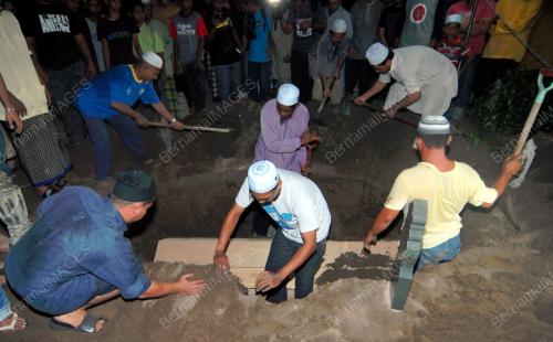 PG03_24062016_JENAZAH_KEBUMI