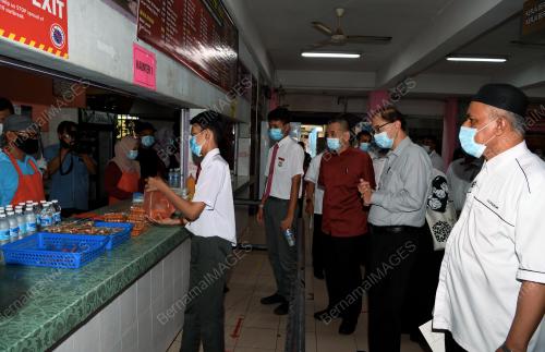 TIMBALAN MENTERI PENDIDIKAN LAWAT SEKOLAH