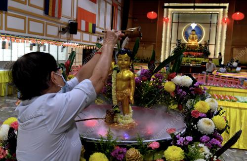 PERSIAPAN HARI WESAK