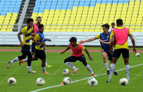 LATIHAN PASUKAN BOLA SEPAK PULAU PINANG