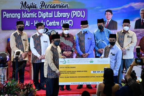 TUN AHMAD FUZI ABDUL RAZAK