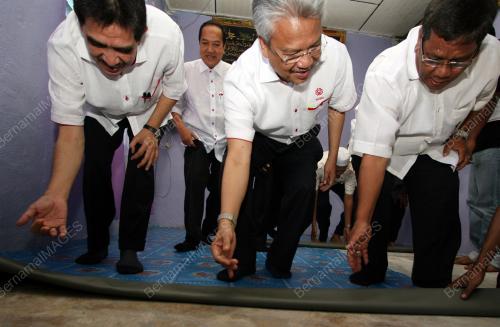 AHMAD HUSNI HANADZLAH