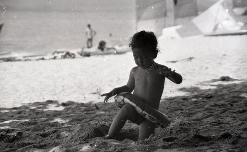 PENGUNJUNG PANTAI