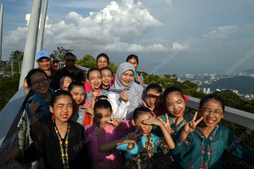 FADHLINA SIDEK