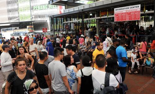 PG03_27062017_ORANG_RAMAI
