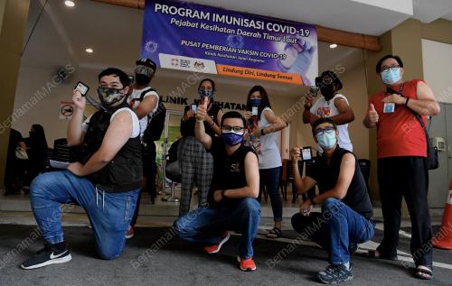 WAKIL MEDIA DAPAT VAKSIN