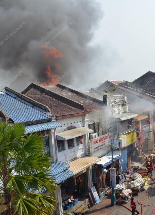 PG03_27072012_RUMAH_TERBAKAR