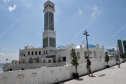 MASJID TERAPUNG TANJUNG BUNGAH