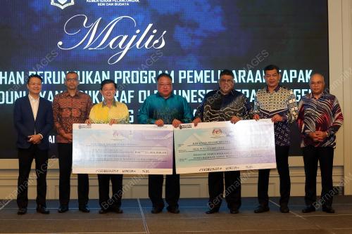 DATUK SERI TIONG KING SING