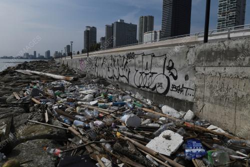 PENCEMARAN BAHAN PLASTIK