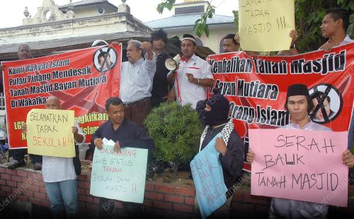 PG03_30032012_BANTAHAN_NGO