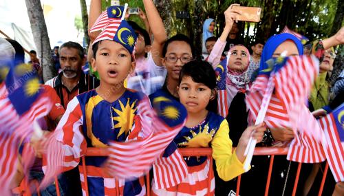 PG03_31082018_KIBAR_BENDERA