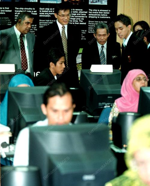 PG04-12_07_2001_MAKMAL-KOMPUTER_28012016
