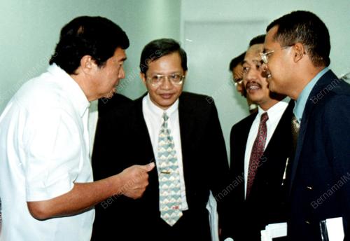 PG04-29_10_2000_LING_LIONG_SIK_14012016