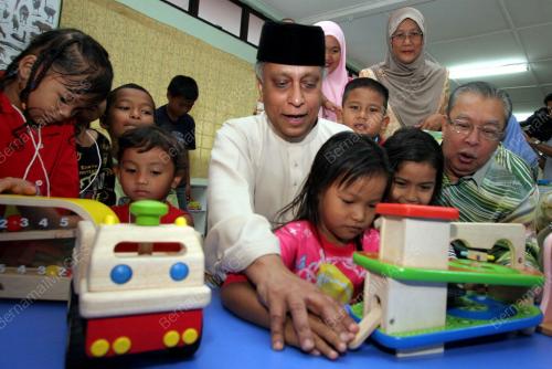TAN SRI NOR MOHAMED YAKCOP