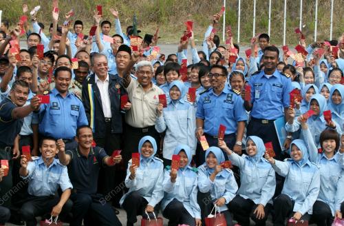PG04_01022011_DUIT_RAYA