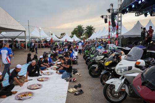 IFTAR ON THE ROAD