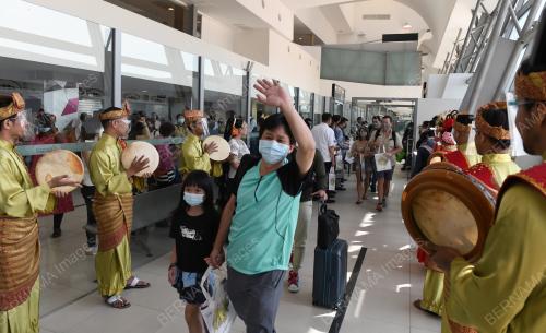 PEMBUKAAN SEMPADAN NEGARA