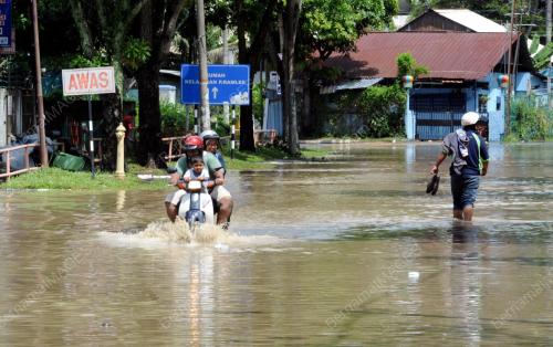 PG04_01062012_BANJIR