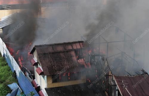 PG04_01112017_TERBAKAR