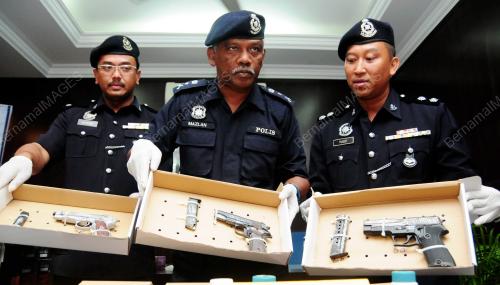 PG04_02012013_POLIS_PISTOL