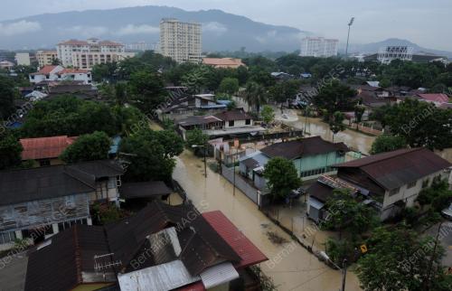 PG04_02072012_BANJIR_KILAT