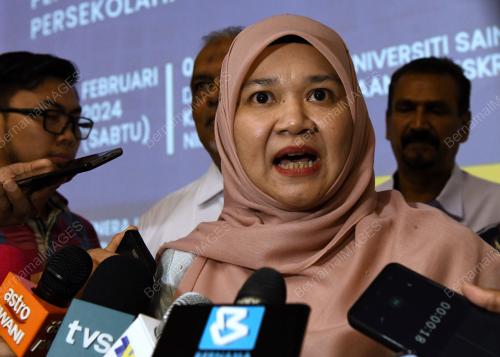 FADHLINA SIDEK