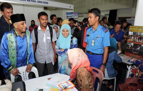 PG04_03112012_MENTERI_JAWATAN