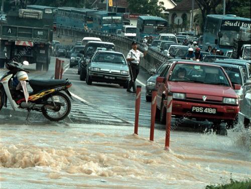 PG04_04022016_BANJIR_TRAFIK