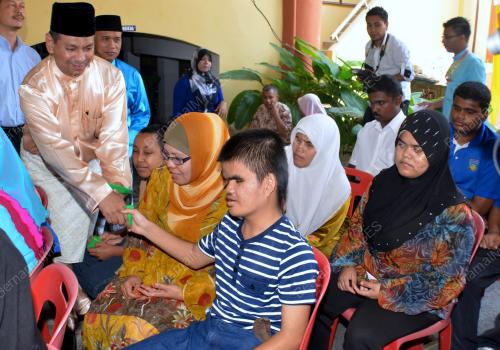PG04_04092012_DUIT_RAYA