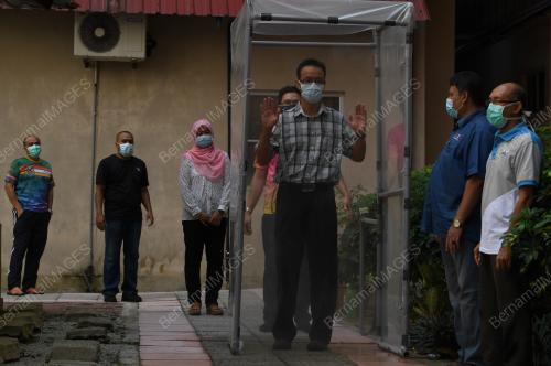 TEROWONG PENYAHVIRUS AUTOMATIK