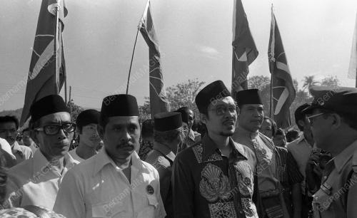 HARI PENAMAAN CALON