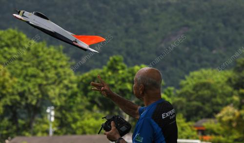 PESAWAT KAWALAN JAUH