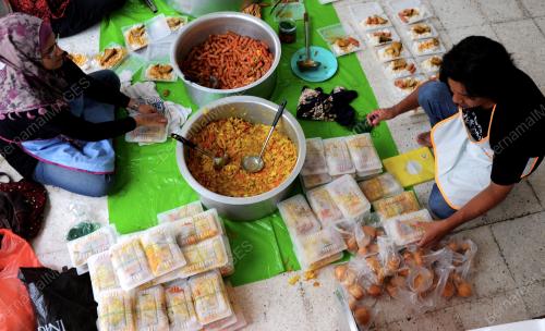 PG04_07072015_MAKANAN_PENGEMIS