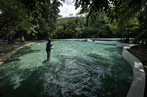 TAMAN TEMA ESCAPE